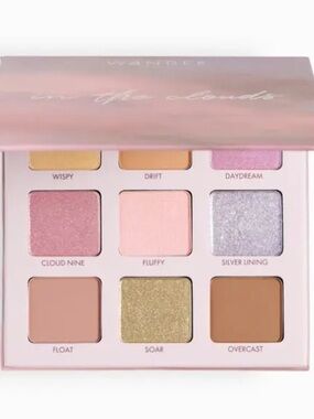 WANDER BEAUTY
In The Clouds Eyeshadow Palette
